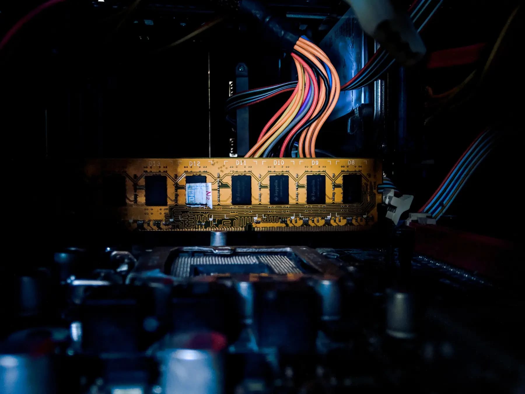 Computer memory module and cabling inside a machine